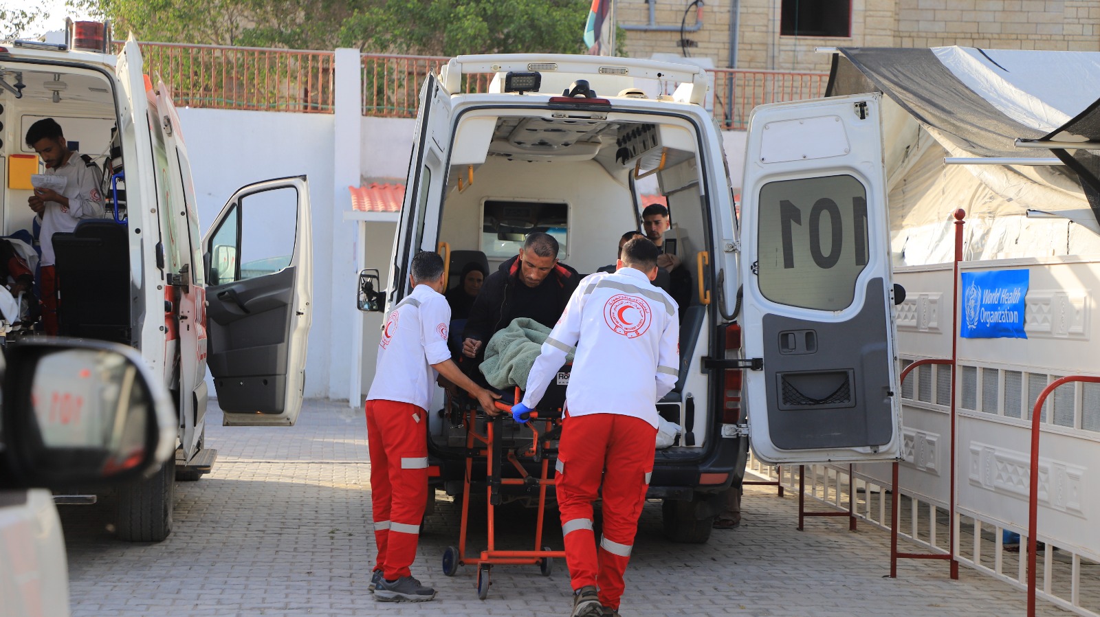 جمعية الهلال الأحمر تجلي 152 مريضا وجريحا عبر معبر رفح